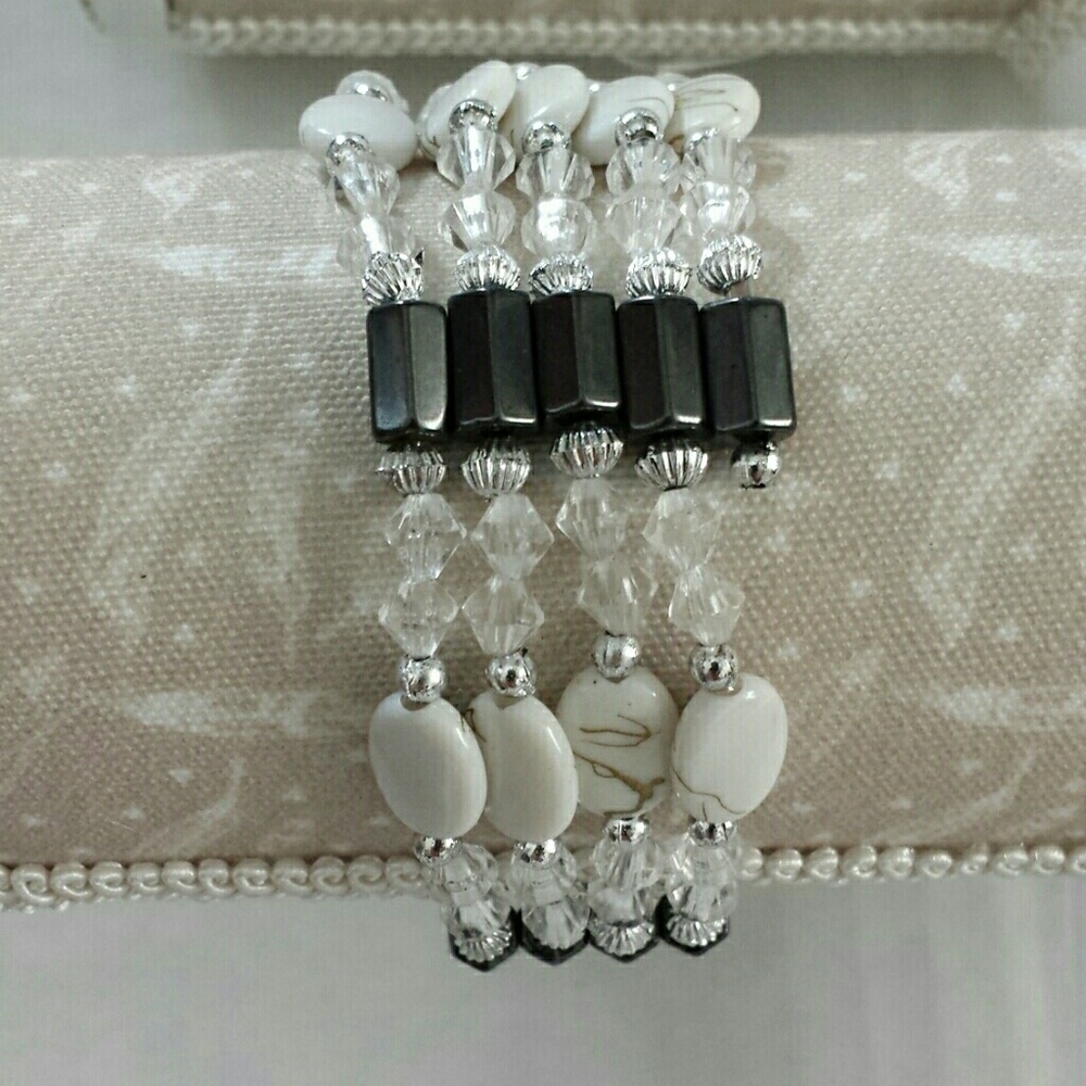 ⬇️$30 NWOT Hematite Magnetic Bracelet / Necklace